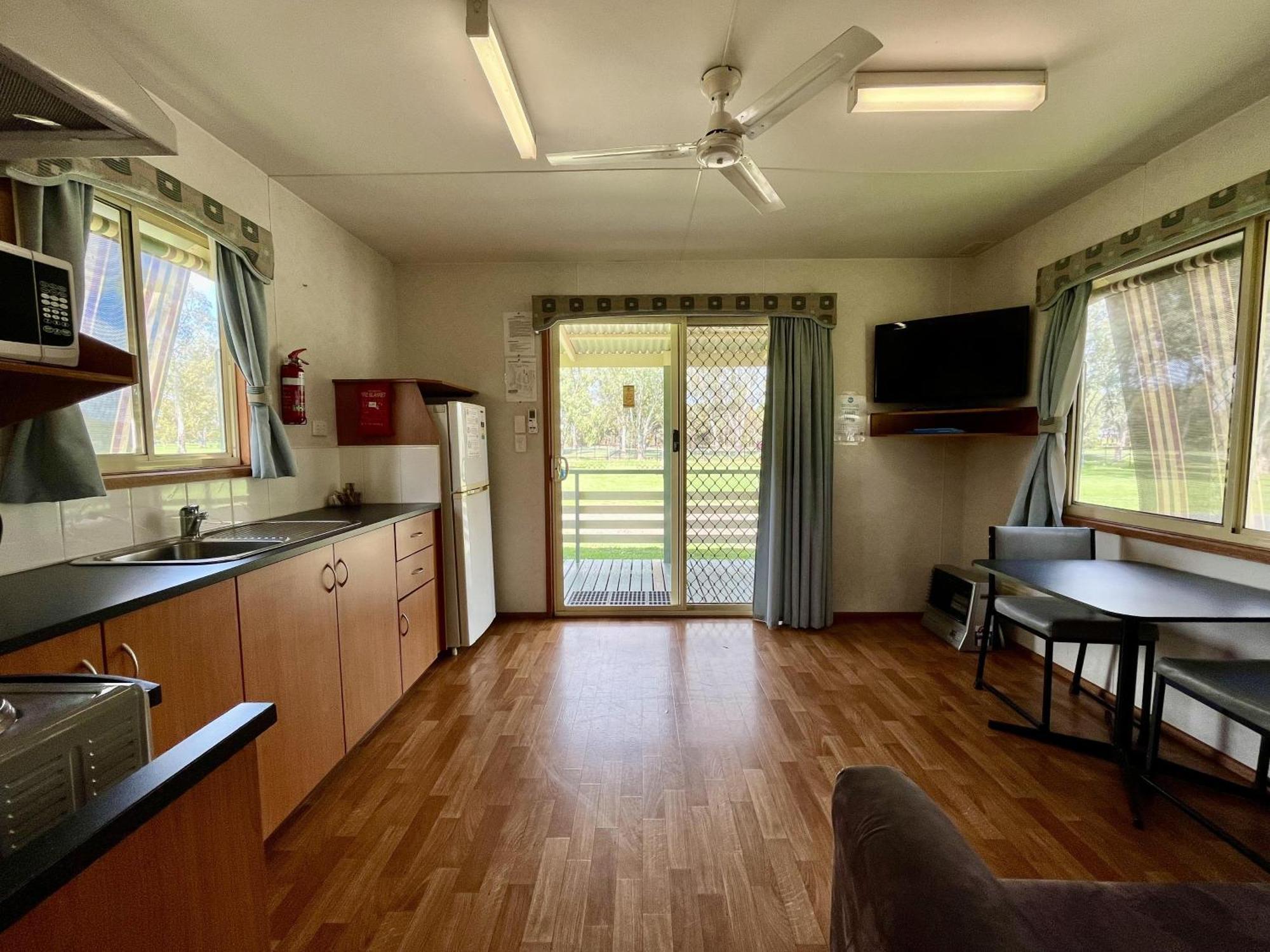 Junee Tourist Park Bagian luar foto