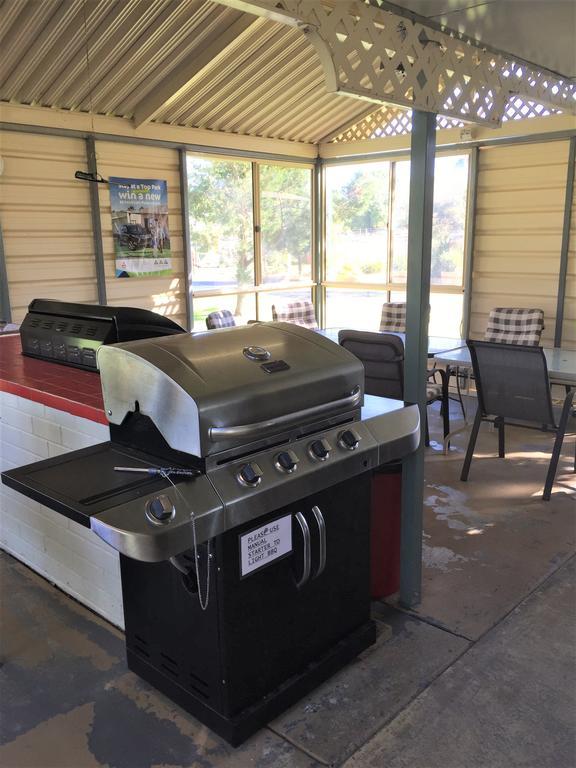 Junee Tourist Park Bagian luar foto