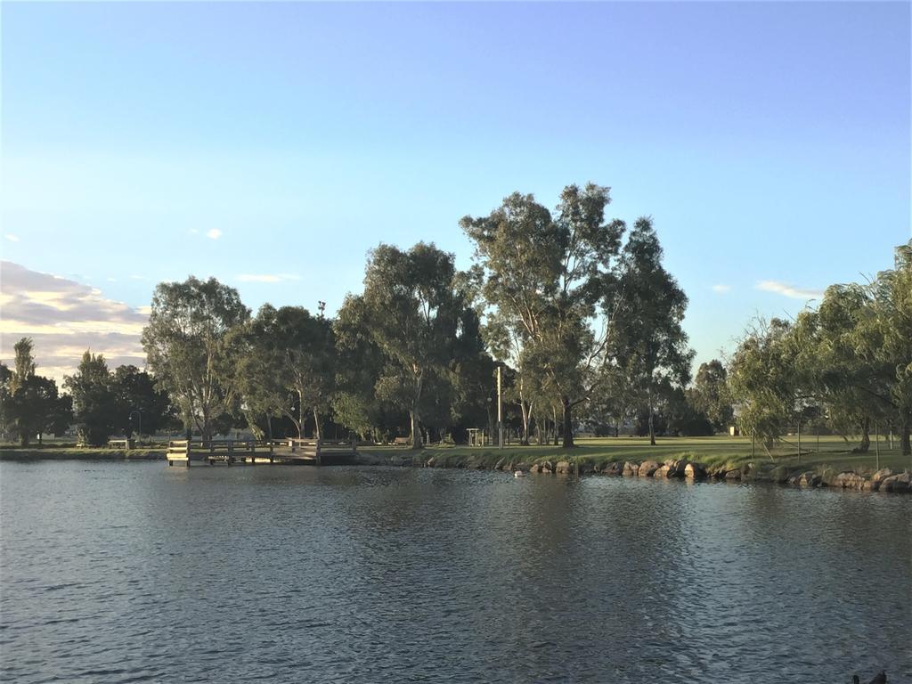 Junee Tourist Park Bagian luar foto
