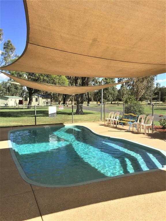Junee Tourist Park Bagian luar foto