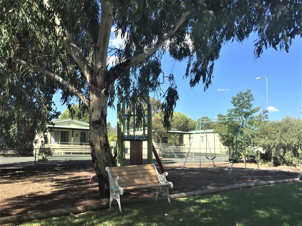 Junee Tourist Park Bagian luar foto